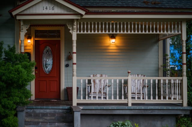 Porch%20of%20a%20house%20with%20two%20lights